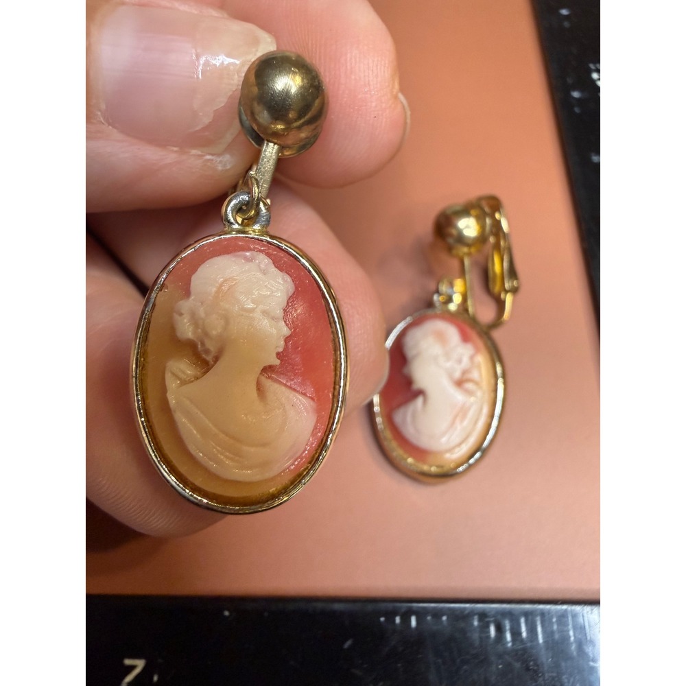 Gold Tone Cameo Clip On Earrings Peach Cream Oval Drop Traditional Jewelry